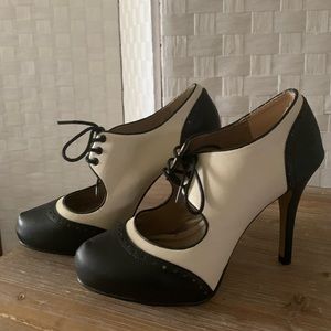 Vintage Inspired Heeled Shoe - Size 8